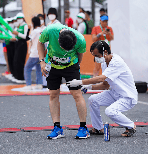 Làm nóng cơ bắp đúng cách trước khi chạy bộ