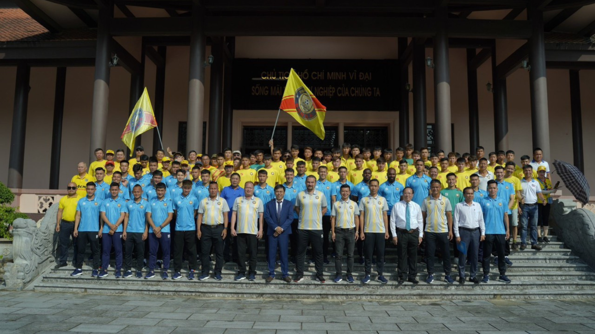 STARBALM CÙNG CLB BÓNG ĐÁ ĐÔNG Á THANH HÓA TẠI LỄ XUẤT QUÂN MÙA GIẢI 2023/2024